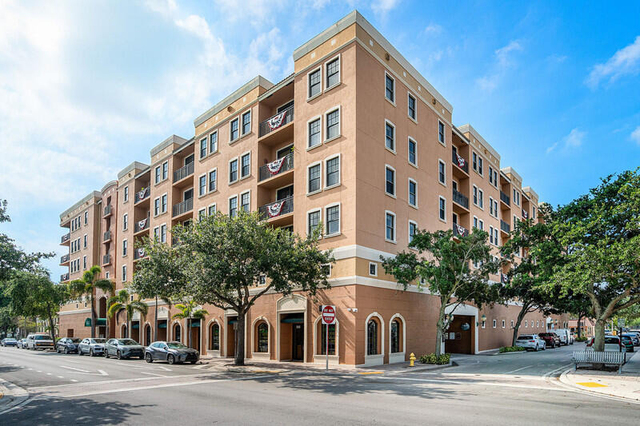 511 Lucerne Avenue - Photo 1