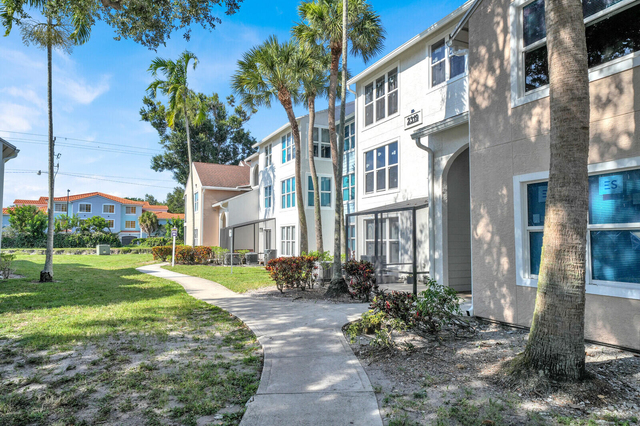 2319 N Congress Avenue - Photo 1