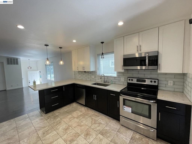 808 14th St - Photo 1