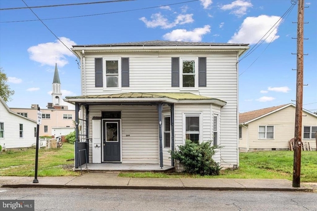 309 N Lawrence Street - Photo 1