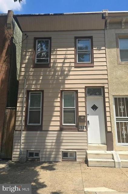 2621 E Monmouth Street - Photo 1