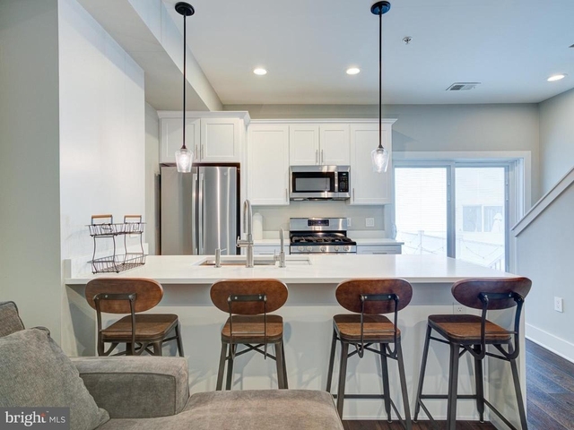 1118 E Dunton Street - Photo 1