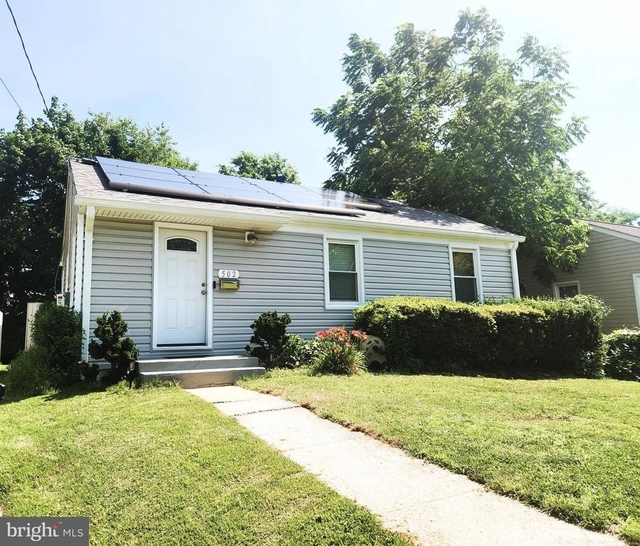 502 Lincoln Street - Photo 1