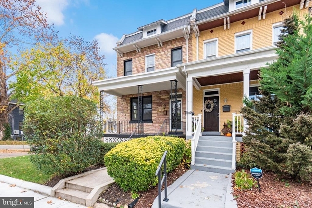 900 Madison Street Nw - Photo 1