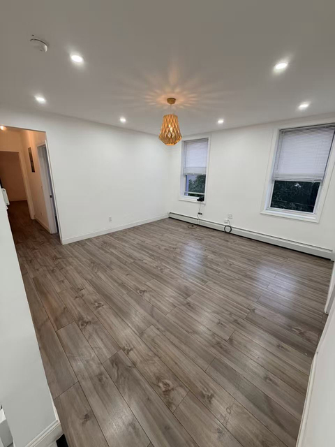2571 West 16th Street - Photo 1