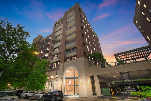 811 W 15th Place - Photo 1