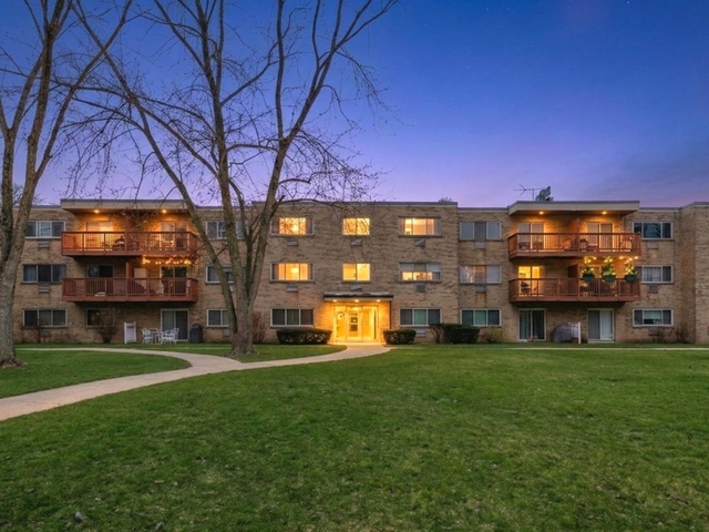 700 W Dempster Street - Photo 1