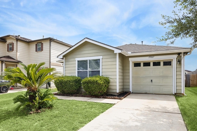 19007 Remington Park Dr - Photo 1