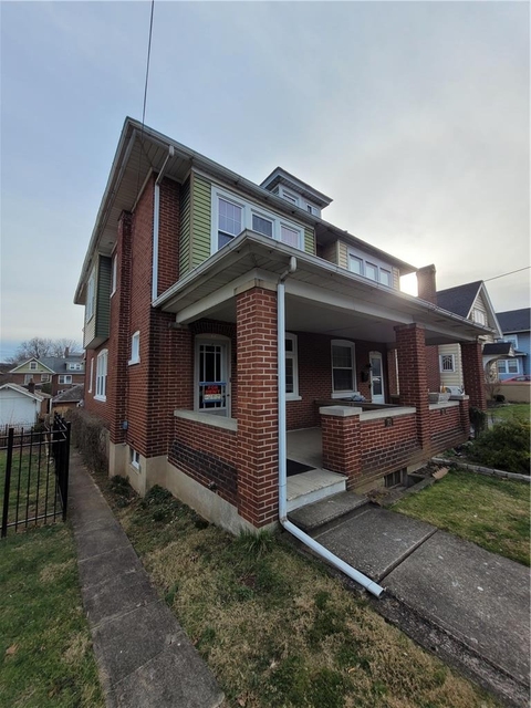 73 W Greenwich Street - Photo 1