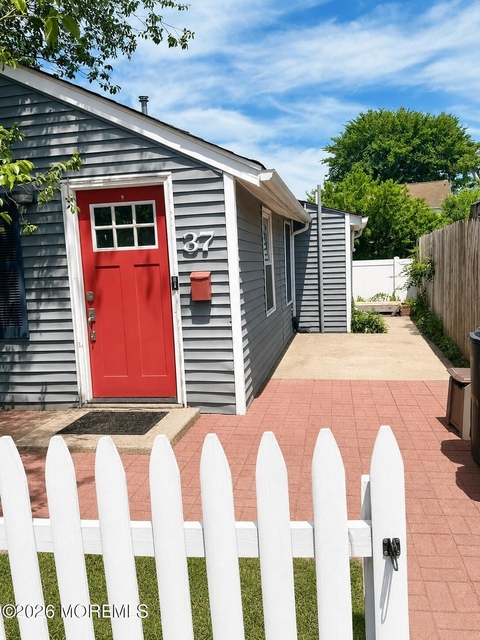 37 Myrtle Avenue - Photo 1