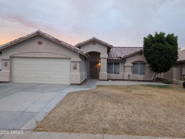 8918 W Paradise Lane - Photo 1