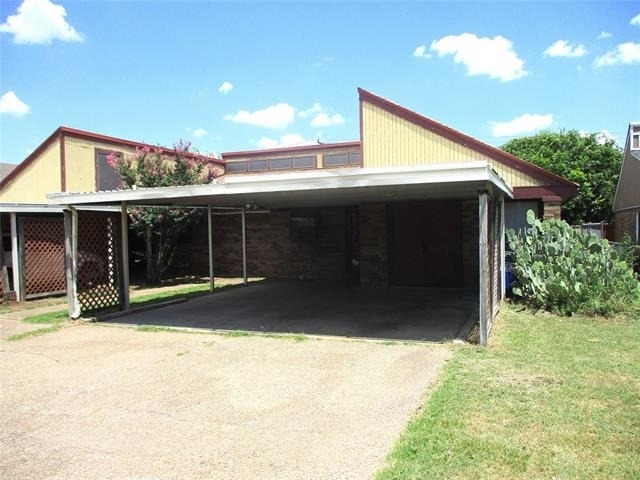 203 Yorkshire Court - Photo 1
