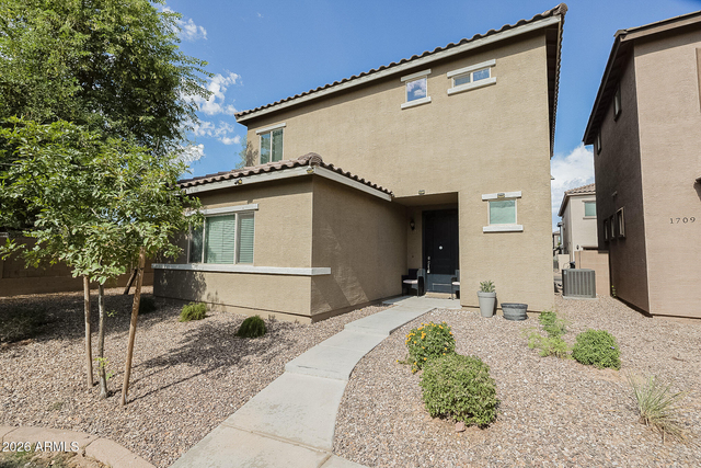 1711 W Pollack Street - Photo 1