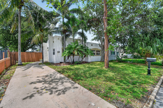 1005 Selkirk Street - Photo 1