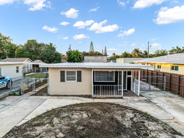 611 Ne 34th Street - Photo 1