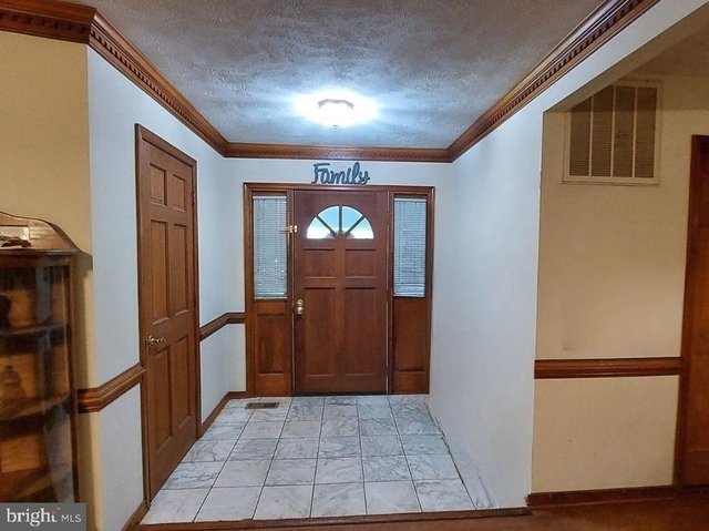 311 Yorktown Boulevard - Photo 1