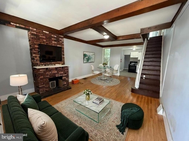 708 E Madison Street - Photo 1