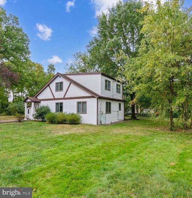 238 Varsity Avenue - Photo 1