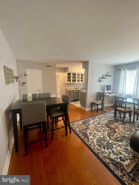 1031 Michigan Avenue Ne - Photo 1