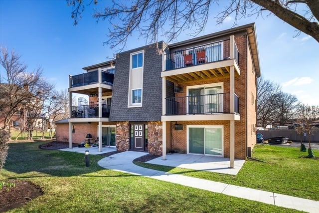 716 W 65th Street - Photo 1