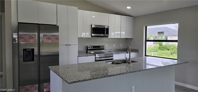 4300 11th Street W - Photo 1