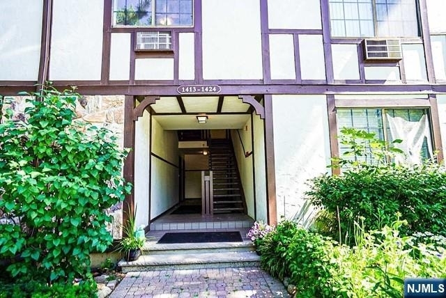 1418 Faulkner - Photo 1
