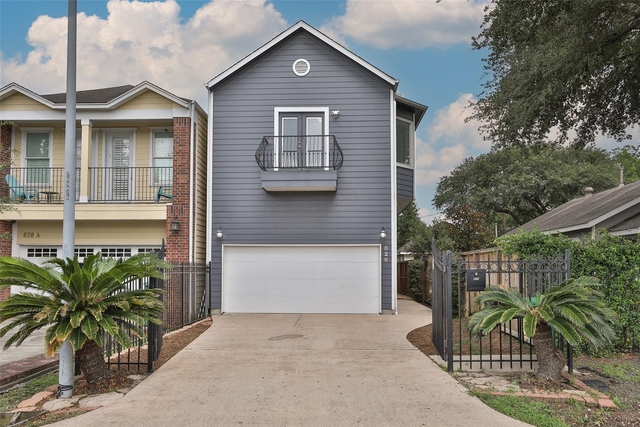 826 E 29th Street - Photo 1
