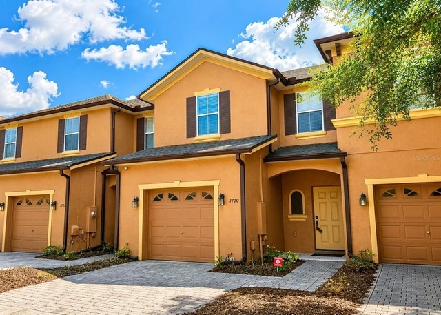 1720 Retreat View Circle - Photo 1
