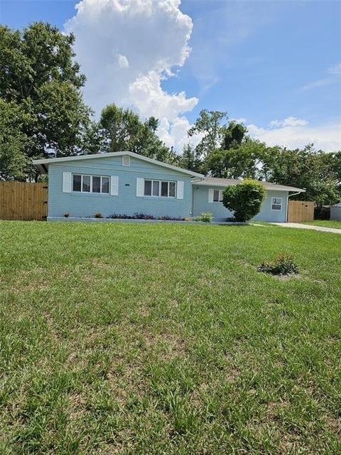 1216 Dickens Avenue - Photo 1
