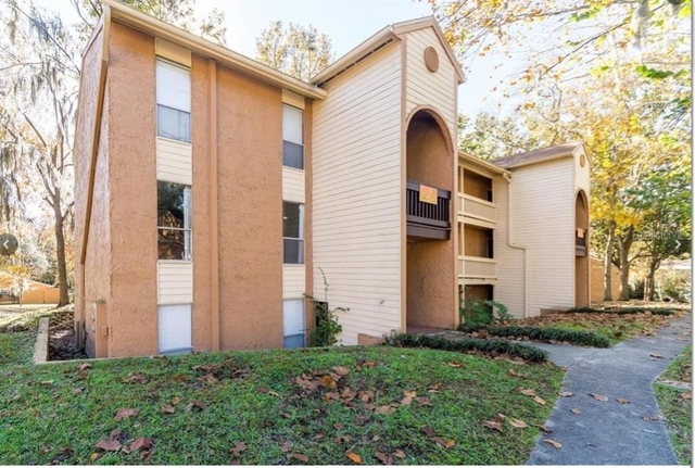 1810 Nw 23rd Boulevard - Photo 1