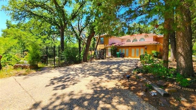 1815 Greenwood Drive - Photo 1