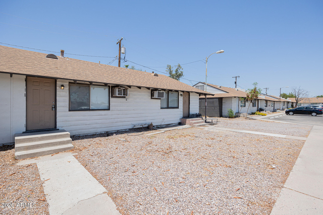 864 E Chandler Boulevard - Photo 1