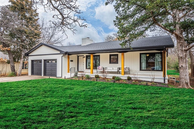 812 East Drive - Photo 1