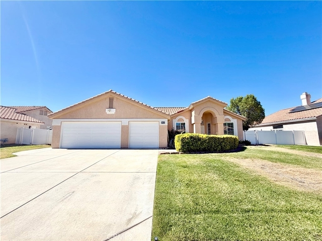 983 Sarazen Street - Photo 1