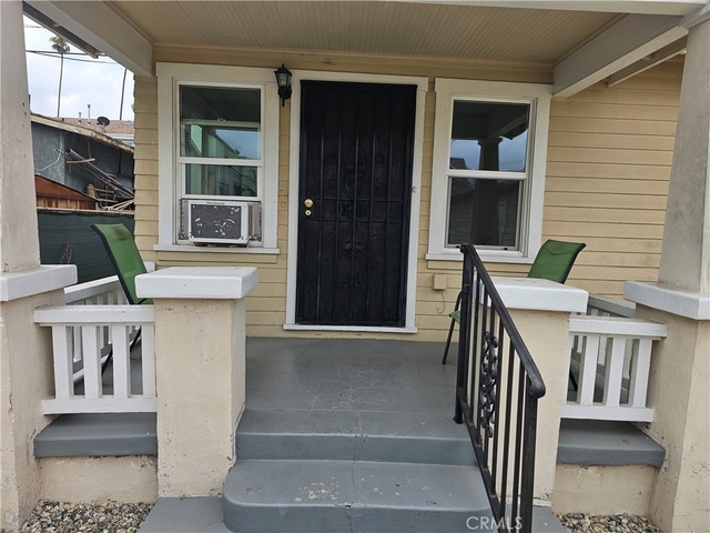 612 W 45th St - Photo 1