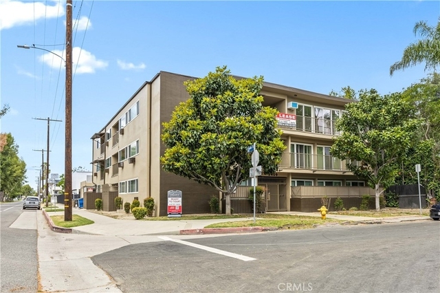 5409 Radford Avenue - Photo 1