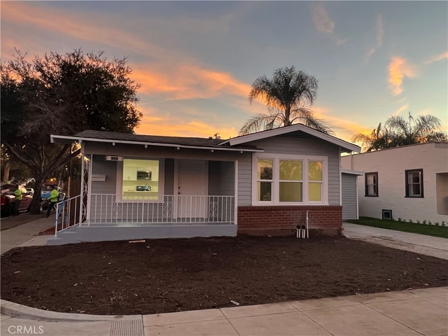 600 W Wilshire - Photo 1