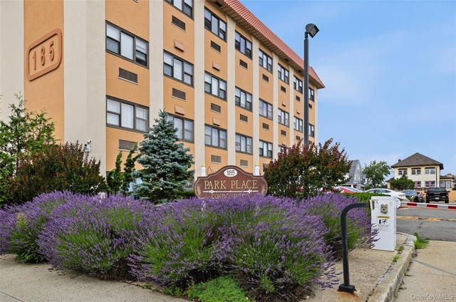 185 W Park Avenue - Photo 1