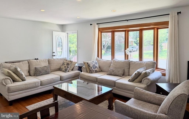 604 Yeonas Drive Sw - Photo 1