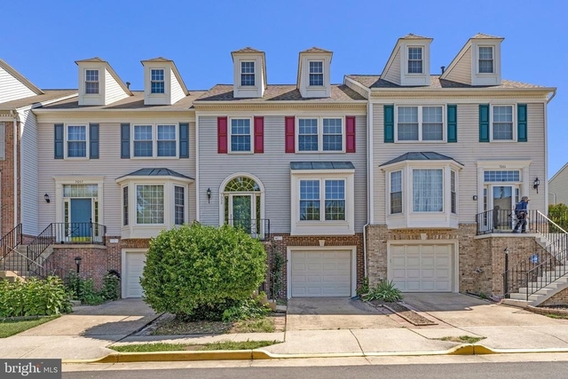 7059 Kings Manor Dr - Photo 1