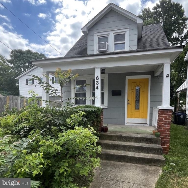 634 Pelham Street - Photo 1