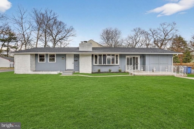 1102 Evergreen Boulevard - Photo 1