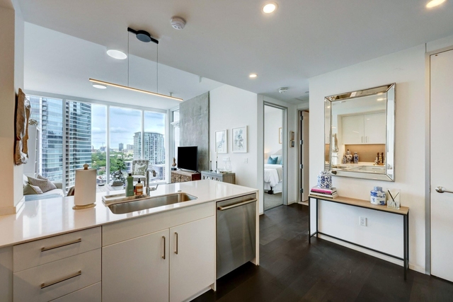 301 West Ave - Photo 1
