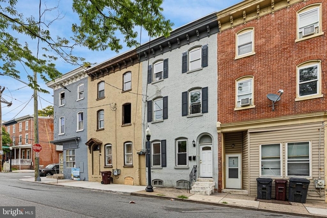 715 W 8th - Photo 1