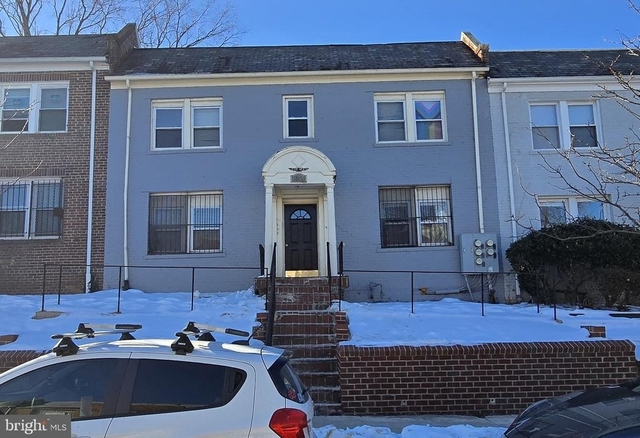 1255 Meigs Place Ne - Photo 1