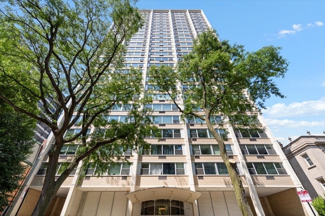 336 W Wellington Avenue - Photo 1