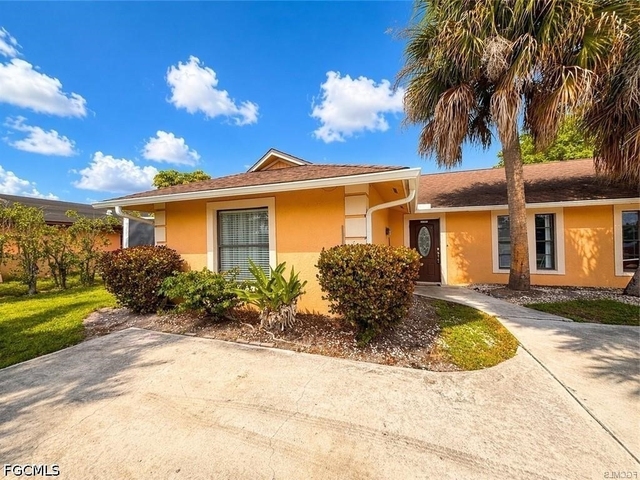 1977 46th Street Sw - Photo 1
