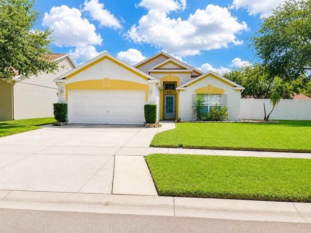 4201 Pine Isle Drive - Photo 1