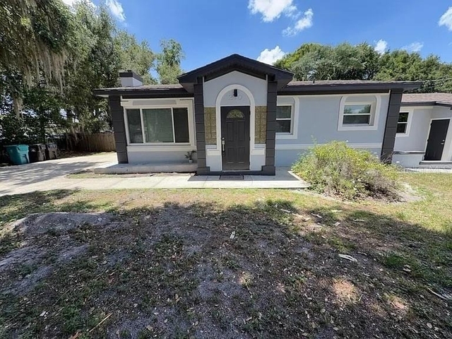 270 W Pineloch Avenue - Photo 1