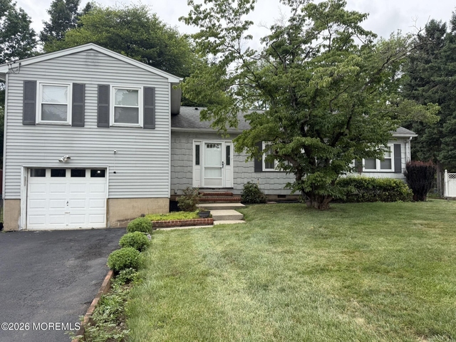 652 Holly Lane - Photo 1